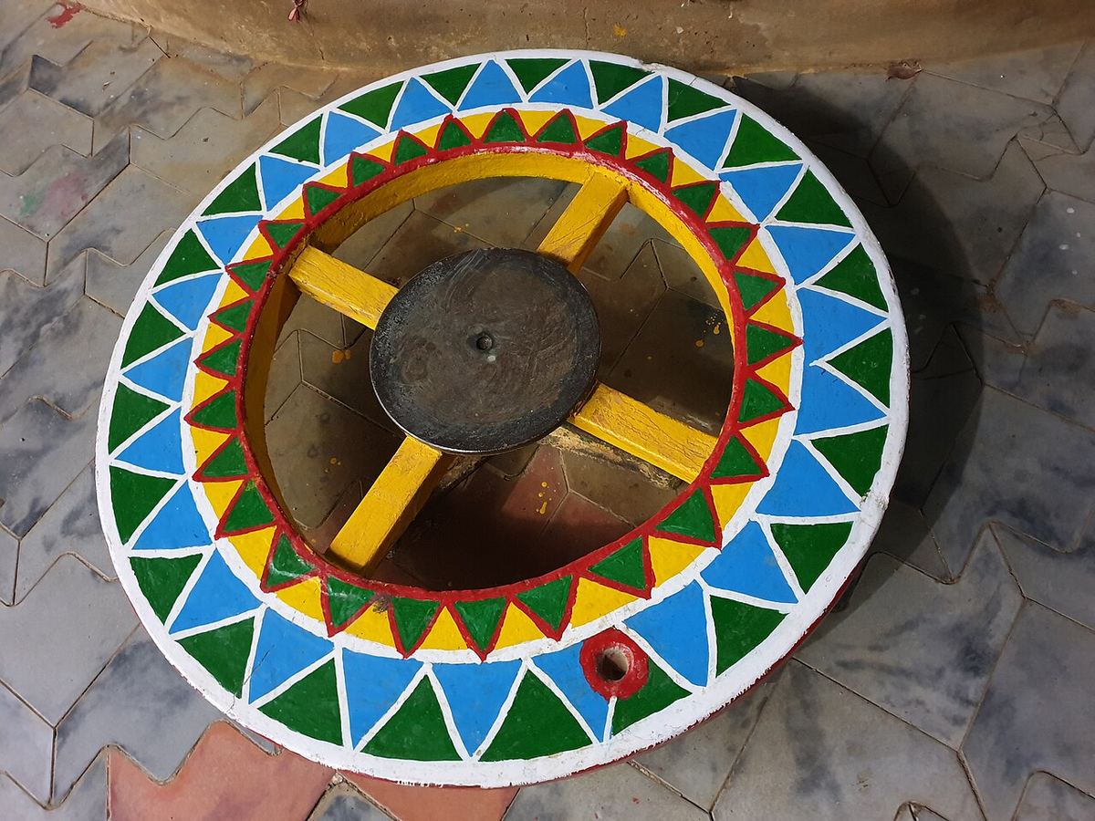 Miniatura: Potter's wheel.Pragati resorts 02